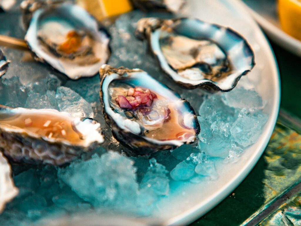 Oesters op ijs met sjalotvinaigrette